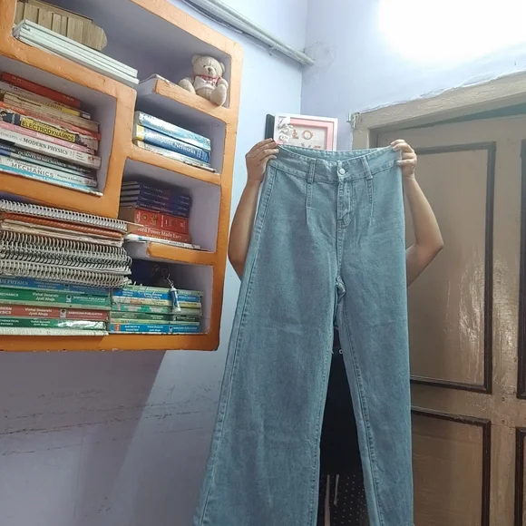 Highwait Denim wide legged jeans. size M - Picture 7 of 9